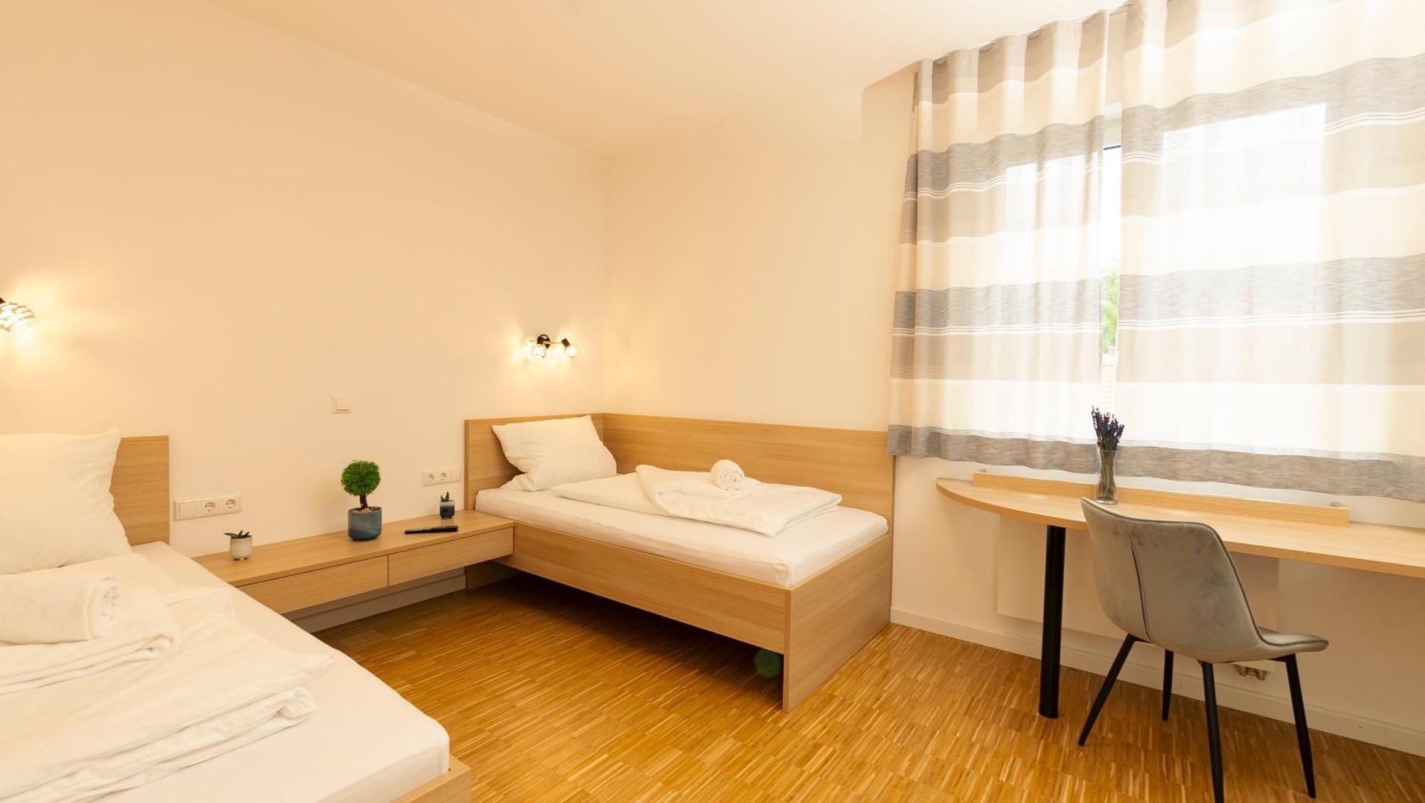 Henrys Sleeping Am Augsburger Eiskanal Εξωτερικό φωτογραφία